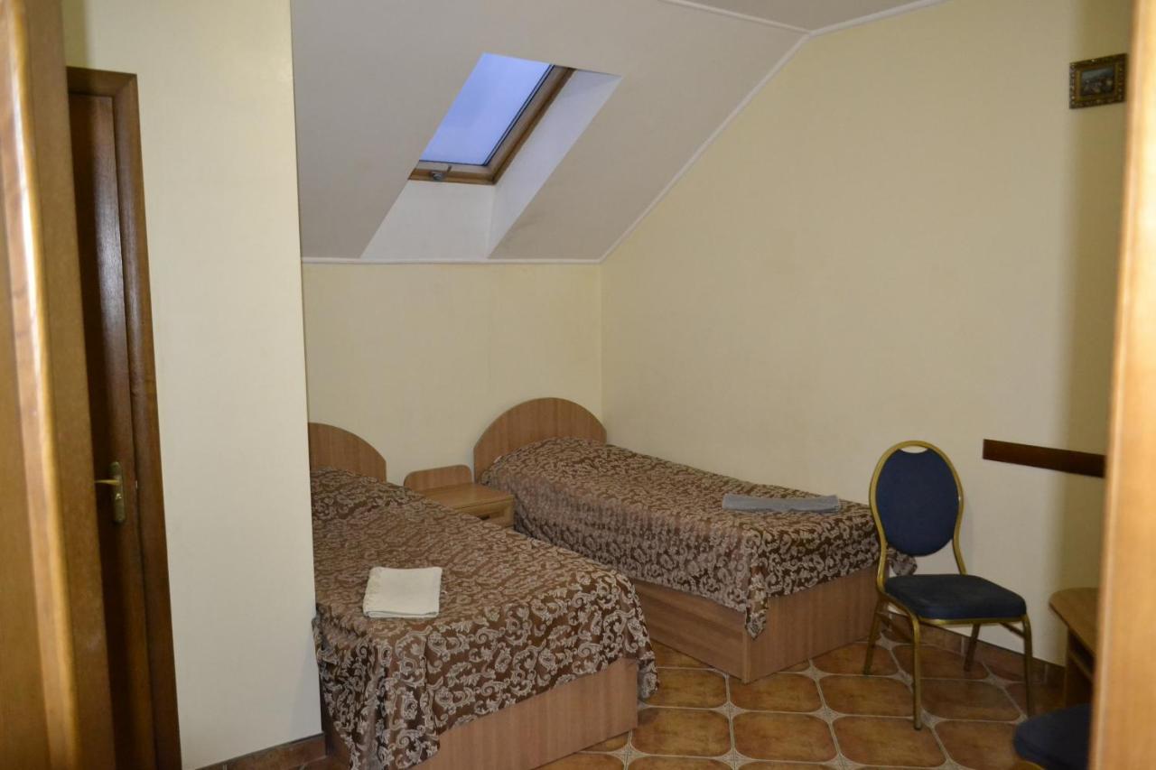 Hotel Rava-Ruska Екстериор снимка