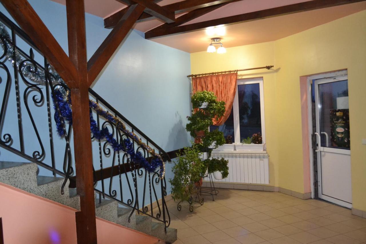 Hotel Rava-Ruska Екстериор снимка